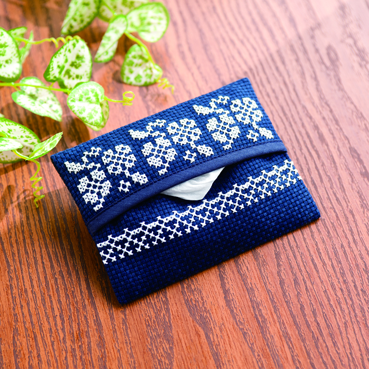 Pocket tissue case embroidery kit